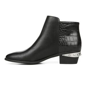 Circus by Sam Edelman Women’s Black Ankle Booties Silver Stud Detail Size 9.5